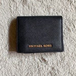 Small Michael kors wallet. Like new!